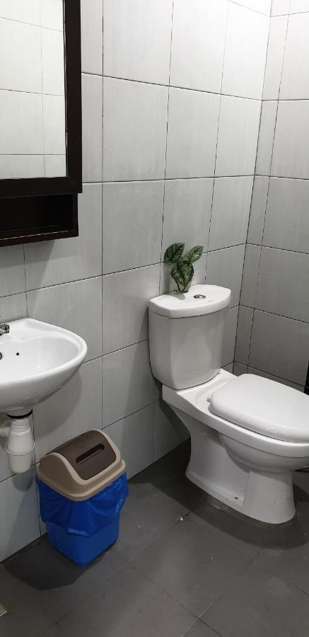 Oyo Home 90308 Chily Guest House 랑카위 외부 사진