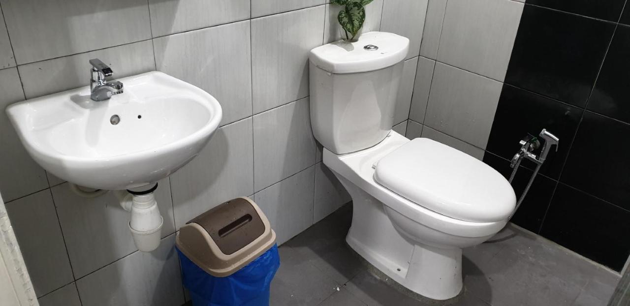 Oyo Home 90308 Chily Guest House 랑카위 외부 사진