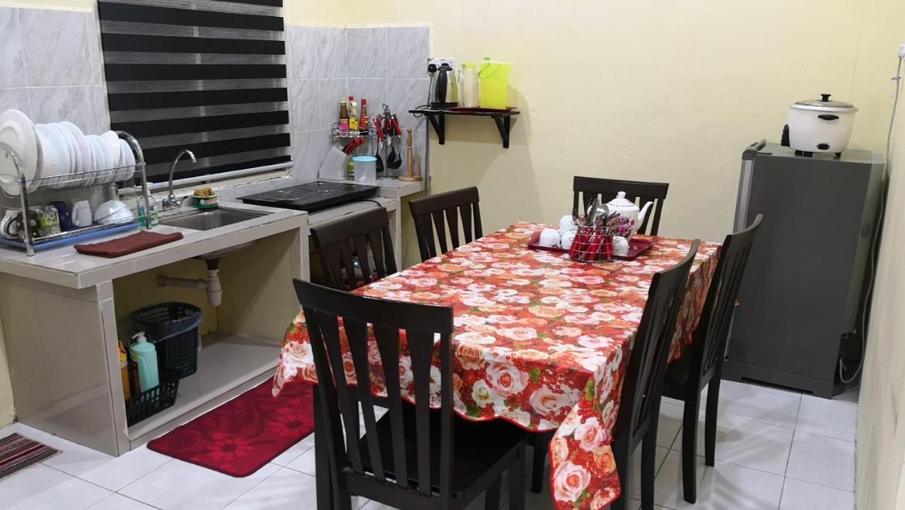 Oyo Home 90308 Chily Guest House 랑카위 외부 사진