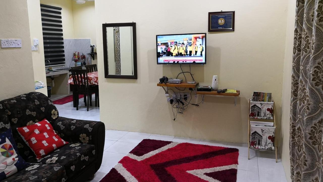 Oyo Home 90308 Chily Guest House 랑카위 외부 사진